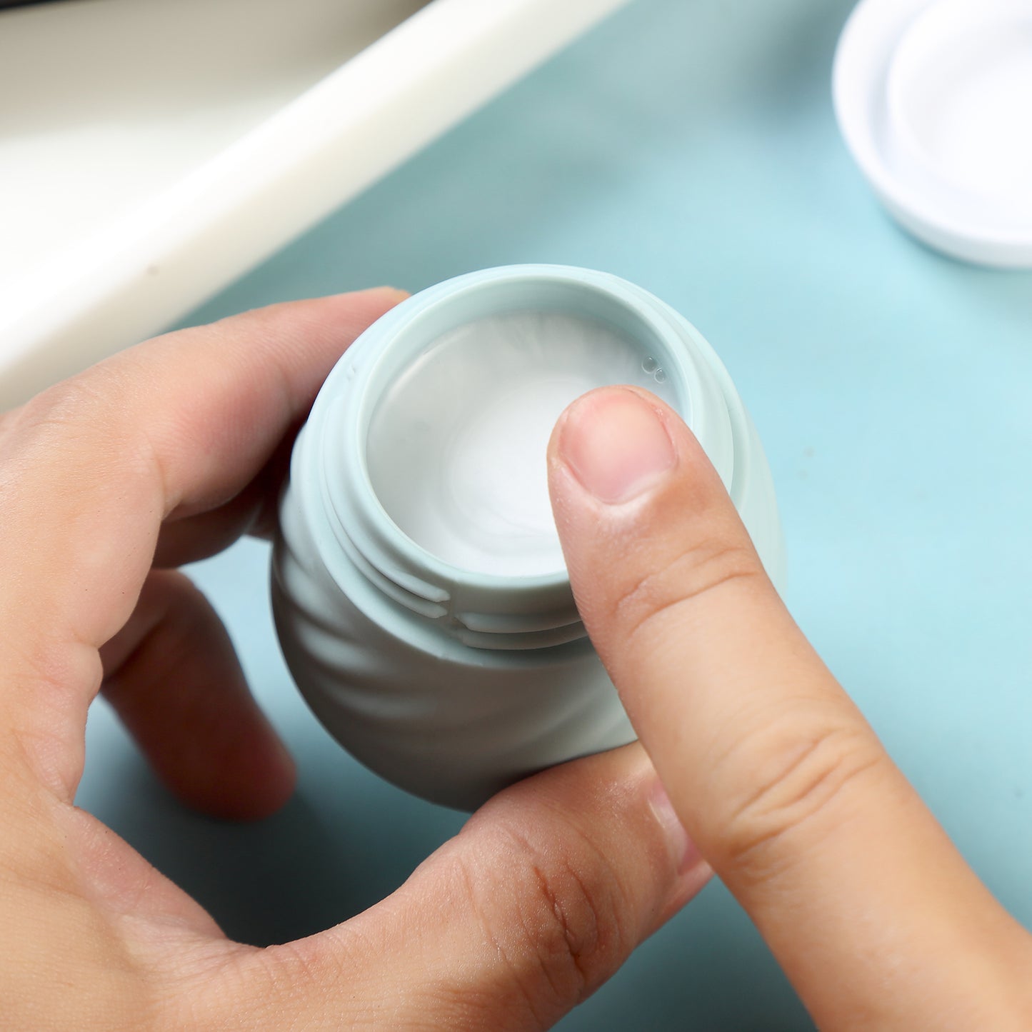 Mrsdry Travel Containers for Toiletries, Silicone Cream Jars TSA Approved Travel Size Containers with Clear Bag, Leak-proof Travel Accessories with Lid for Cosmetic Face Body Hand Cream (4 Pack)