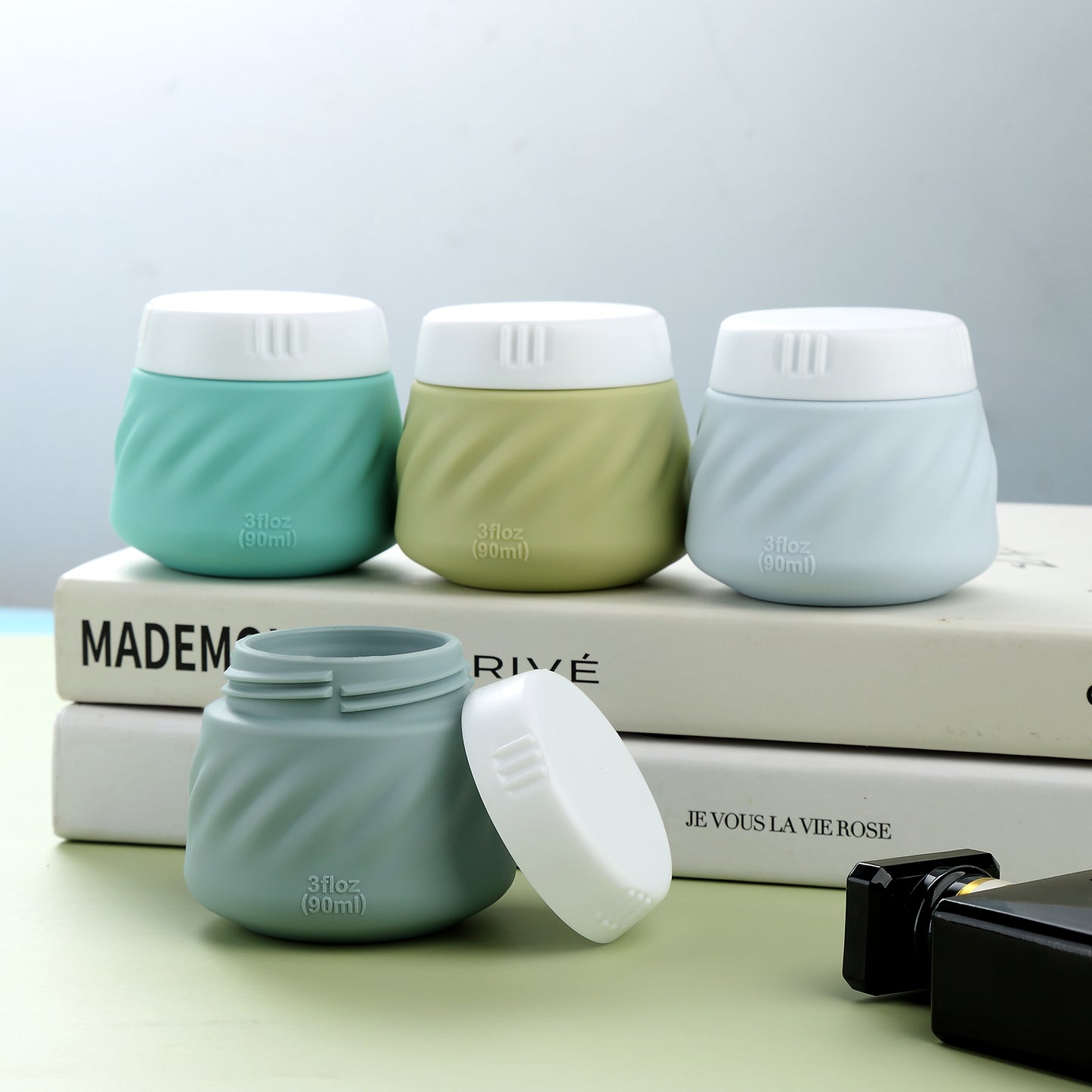 Mrsdry Travel Containers for Toiletries, Silicone Cream Jars TSA Approved Travel Size Containers with Clear Bag, Leak-proof Travel Accessories with Lid for Cosmetic Face Body Hand Cream (4 Pack)