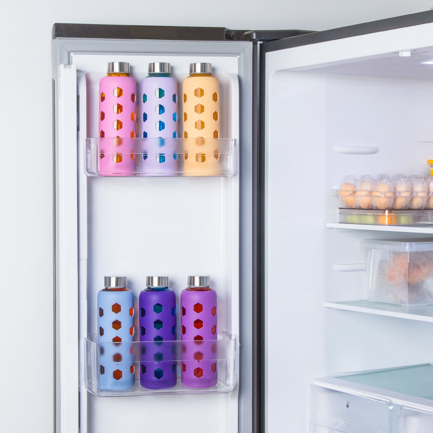 Glass Juice Bottles with Lids and Silicone Sleeves 18 oz, 4-Pack Reusable Clear Glass Water Bottles with Stainless Steel Airtight Cap for Juicing, Refrigerator, BPA Free Leak-Proof Drinking Jar