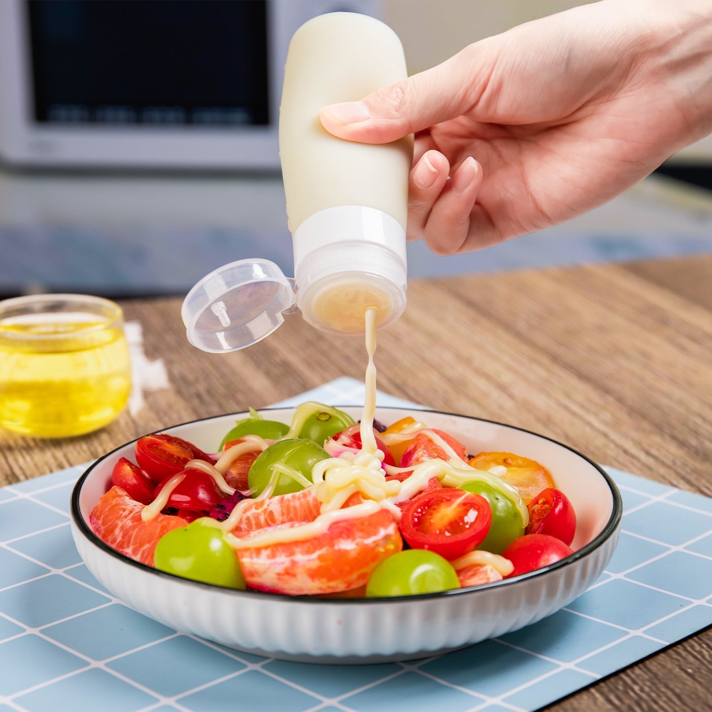 Mrsdry Condiment Squeeze Bottles for Sauces, 3-oz Mini Silicone Salad Dressing Container to Go with Reusable Sandwich Bag, Leakproof Sauce Bottle for Bento Lunch Box, 4 Pack, Gray