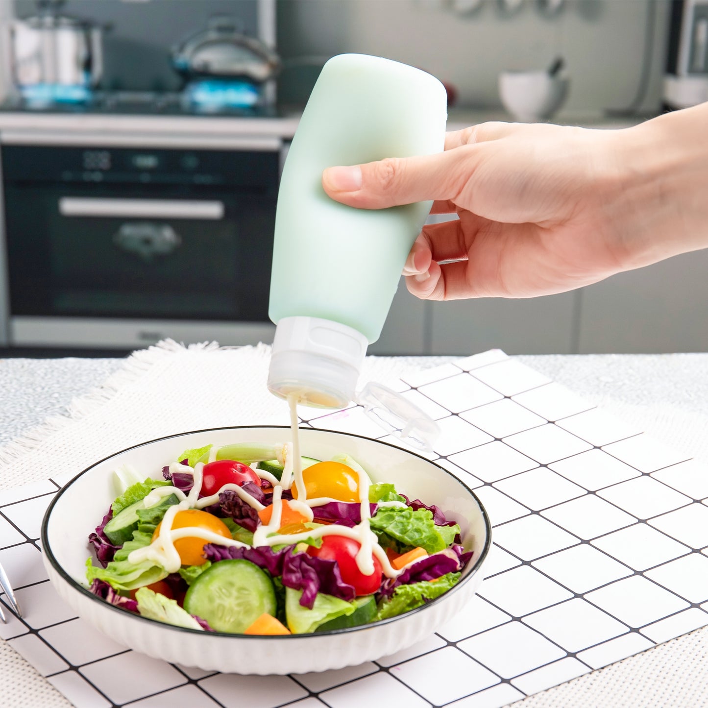 Mrsdry Condiment Squeeze Bottles for Sauces, 6-oz Mini Silicone Salad Dressing Container to Go with Reusable Sandwich Bag, Leakproof Sauce Bottle for Lunch Box, 4 Pack, Candies