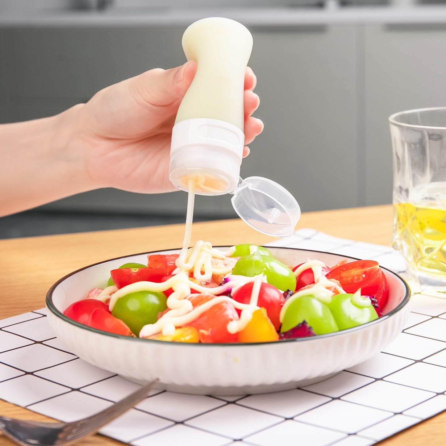 Mrsdry Condiment Squeeze Bottles for Sauces, 2-oz Mini Silicone Salad Dressing Container to Go with Reusable Sandwich Bag, Leakproof Ketchup Bottle for Bento Lunch Box, 4 Pack, Gray
