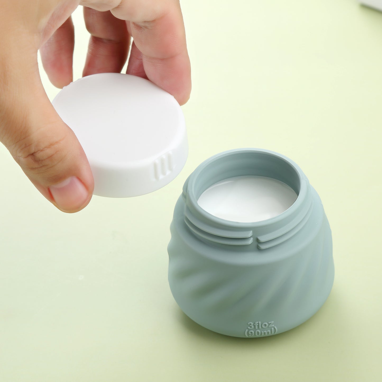 Mrsdry Travel Containers for Toiletries, Silicone Cream Jars TSA Approved Travel Size Containers with Clear Bag, Leak-proof Travel Accessories with Lid for Cosmetic Face Body Hand Cream (4 Pack)