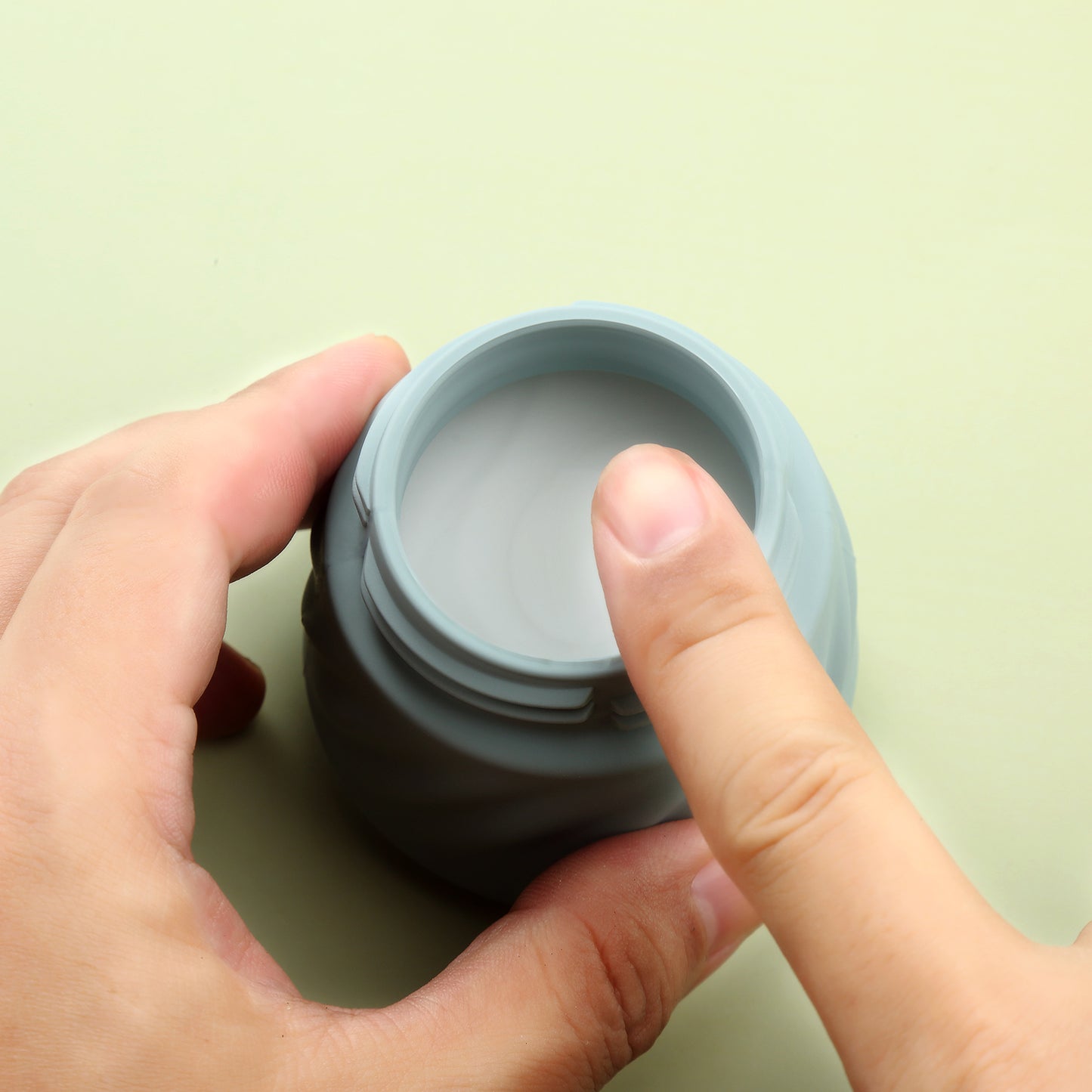 Mrsdry Travel Containers for Toiletries, Silicone Cream Jars TSA Approved Travel Size Containers with Clear Bag, Leak-proof Travel Accessories with Lid for Cosmetic Face Body Hand Cream (4 Pack)