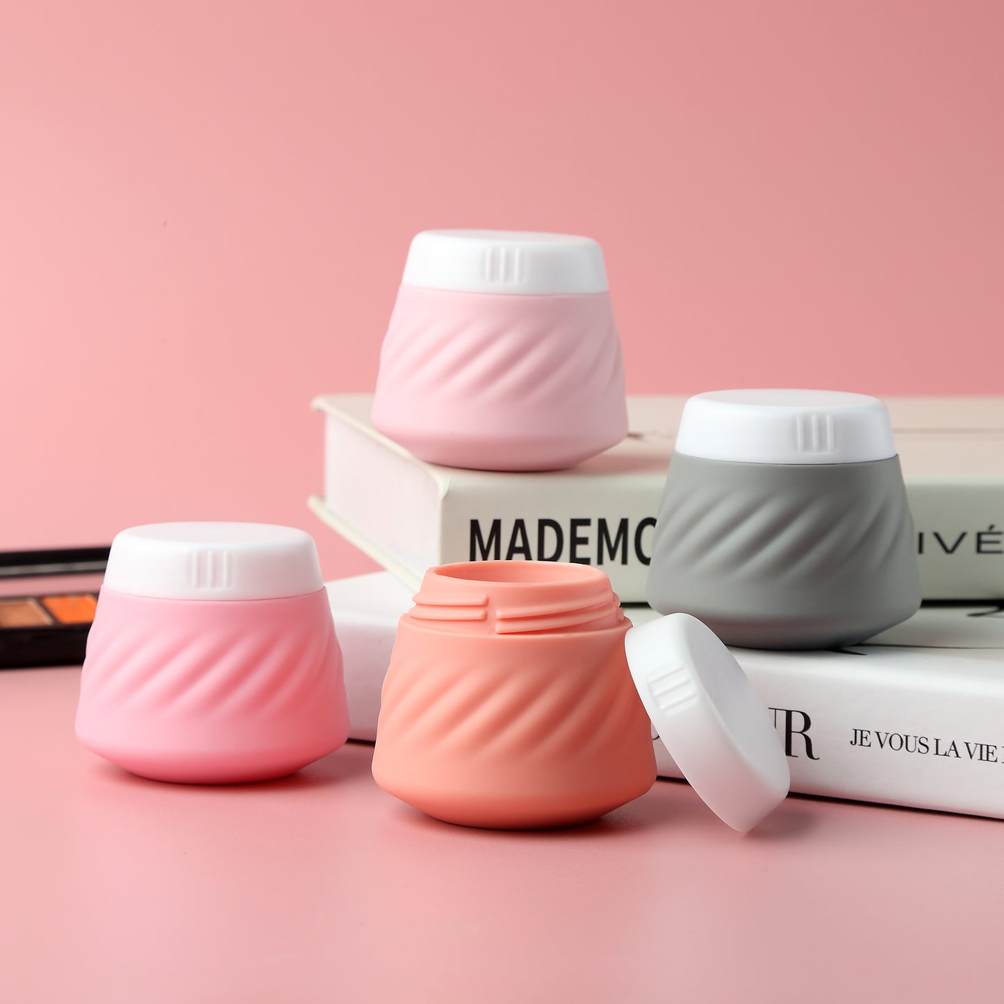 Mrsdry Travel Containers for Toiletries, Silicone Cream Jars TSA Approved Travel Size Containers with Clear Bag, Leak-proof Travel Accessories with Lid for Cosmetic Face Body Hand Cream (4 Pack)