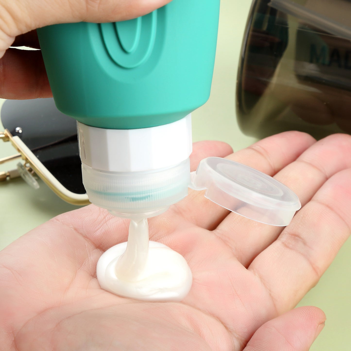 Mrsdry Travel Bottles for Toiletries, Large 6oz Oversize Containers, BPA Free Leak Proof Tubs Refillable Liquid Travel Accessories with Toiletry Bag for Cometic Shampoo and Lotion Soap (4 Pack)