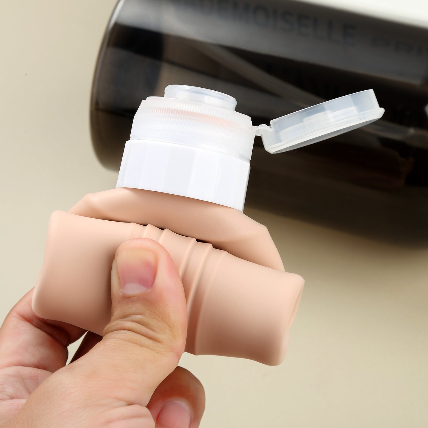 Mrsdry Travel Bottles for Toiletries, Large 6oz Oversize Containers, BPA Free Leak Proof Tubs Refillable Liquid Travel Accessories with Toiletry Bag for Cometic Shampoo and Lotion Soap (4 Pack)