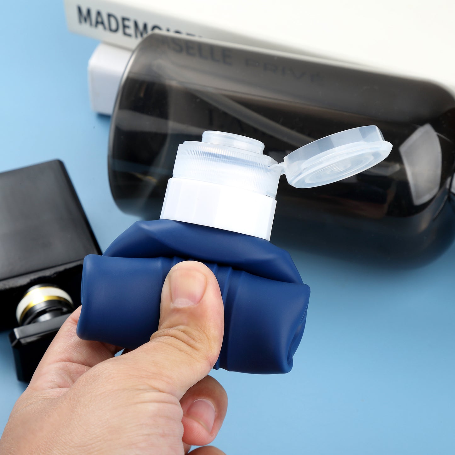 Mrsdry Travel Bottles for Toiletries, Large 6oz Oversize Containers, BPA Free Leak Proof Tubs Refillable Liquid Travel Accessories with Toiletry Bag for Cometic Shampoo and Lotion Soap (4 Pack)